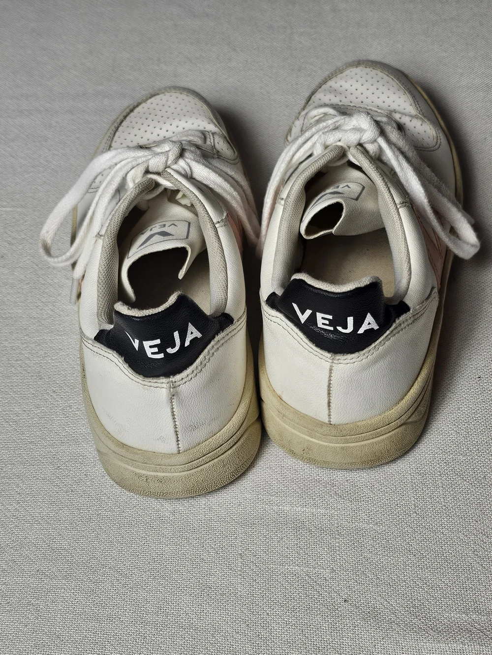 Veja‎ V-10 sneakers Womens Size 8 White